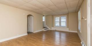 409 E 16th - 4Bed/2Bath - Huge Garage Space Included! Gallery 6