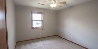 Spacious 3 bedroom w/ fenced yard Gallery 31