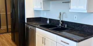 2-bed, 2-bath Condo with Sweeping Views of City and Space Needle! Gallery 6