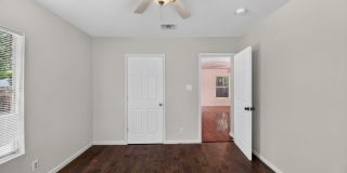 Charming 2BR House in San Antonio Gallery 13