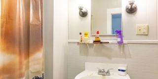 PRELEASING for AUGUST! Close to Campus Gallery 7