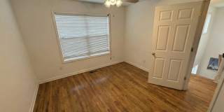 4 Bedroom Downtown Beauty! Gallery 19