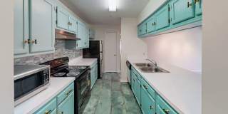 Ground Level 3 + 2 Spacious Updated condo Gallery 6