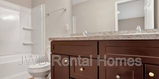 8008 Railroad Ave W Gallery 8