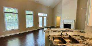 Spacious 3BR Home Near UT Hospital & Downtown Knoxville Gallery 14