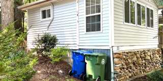 1 Bedroom cottage, great Asheville location! Gallery 1