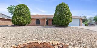 3 Bedroom, 2 bath on Corner Lot near Golf Course Gallery 1