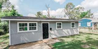 Available Now *PET FRIENDLY* Gallery 1