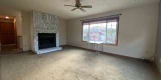 $300 Off 1st Months RENT!!! Spacious 3-Bedroom Home with Large Fenced Yard + RV Parking in The Dalles Gallery 8