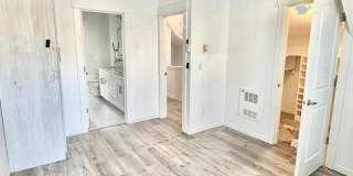 Modern 3 bedroom, 2.5 bathroom Townhome in Mapleleaf! Gallery 16