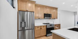 2 BEDROOMS 1 BATHROOM! Gallery 1