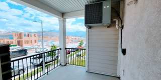 Gorgeous Modern Home! Gallery 21