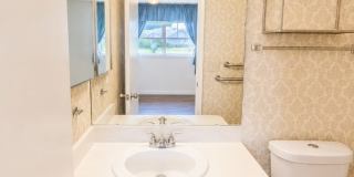 Annual unfurnished   **55+**     2/2 villa downtown Sarasota Gallery 21