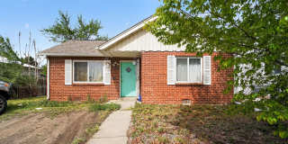 Charming 2BR House in Denver Gallery 1