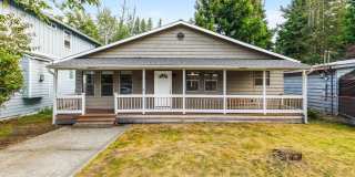 Charming 3 Bedroom Rambler in North Bend with Mountain Views & Inviting Outdoor Space Gallery 1