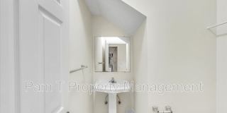 635 E Henry St Gallery 21