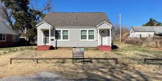 1 bed 1 bath duplex nestled in Chickasha Oklahoma! large yard, laundry connections, NEWLY REMODELED! Gallery 1