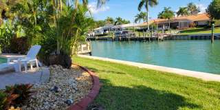 Short term starting Jan. 1, 2027 only BIRD KEY Large 4/3 canal home with heated pool Gallery 27