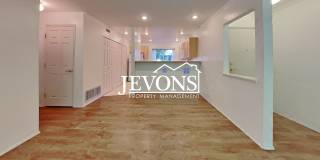 Condo with Swimming Pool and Private Enclosed 1-Car Garage in Klahanie Neighborhood Gallery 9