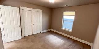 Stunning Corner Home in King City with Washer/Dryer Included, Private Courtyard! Gallery 15