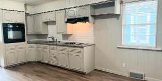 Adorable, Unique, and Roomy 3/2 Close to Tech! Move in Special Half off First Month! Gallery 8