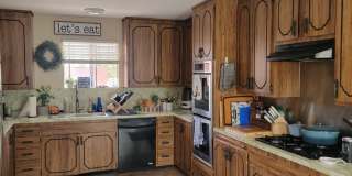 4-Bed, 2.5-Bath House w/2-Car Garage & Pool Gallery 11