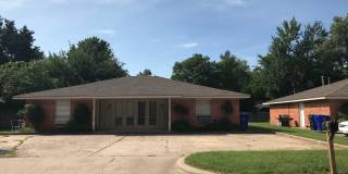 2 Bedroom Duplex Close to Campus Gallery 1