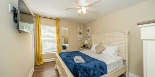 205 East Kirby Street Gallery 11