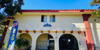 1645 N. Winona Blvd. Gallery 13