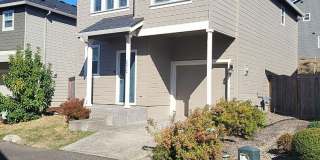 Modern 3-Bedroom Home in Ridgefield – Fully Fenced Backyard & Garage Gallery 1