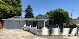 Charming Court Home Near Schools & Parks Gallery 1