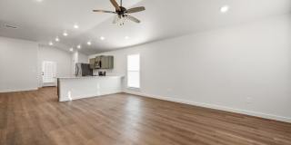 1/2 OFF ONE MONTHS RENT! Gallery 7