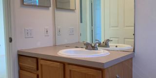 "Move In Special" $250 OFF First Month's Rent - Lovely 3 Bedroom 2 Bath Condo Gallery 22