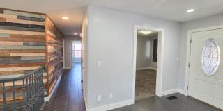 7 Bedroom Home in Bloomington Gallery 13