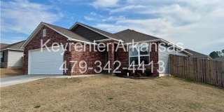 Stylish 3 Bed / 2 Bath with Open Layout & Backyard Retreat Gallery 3