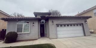 ***JUST REDUCED!!!*** 2-Bedroom, 2-bathroom single level home located in Country Club Villas in Lemoore, CA! Gallery 1