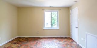 Beautiful Three Bedroom in Washington Square West Gallery 12