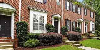 BEAUTIFUL BRICK FRONT TOWNHOME HOLLY SPRINGS! Gallery 1