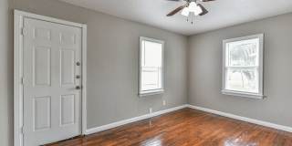 Beautifully Renovated 1BR Duplex with Marble Shower & Natural Light Gallery 8