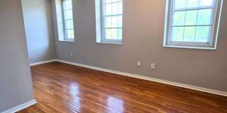 Two level - Two BR/1BA Condo Gallery 4