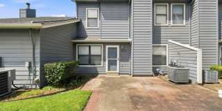 Beautiful 3 Bedroom, 2.5 Bath Townhome Condo in Canterbury! Gallery 1