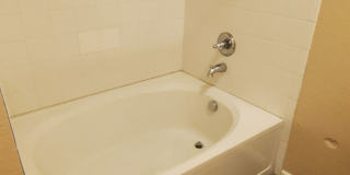 Spacious 2B/2B Main Level Condo With Garage NOW AVAILABLE Gallery 9
