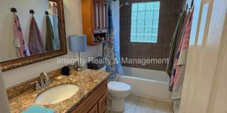 4 Bed/3.5 Bath, 3306 Sqft - 10074 E Lake Dr. Gallery 32