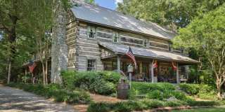 Custom- Built, Log Home in Martin, TN! (WEEKLY RENTAL ONLY) Gallery 1