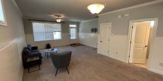 Room in 3 Bedroom Home at 109 Windy Creek Ln Gallery 17