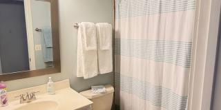 Beautiful 4 BR on Bloomington's east side Gallery 13