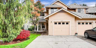 Stylish Upgraded Townhome Near Redmond Town Center  Sammamish Trail Gallery 1