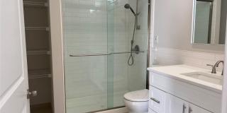 515 Jackson Avenue Gallery 12