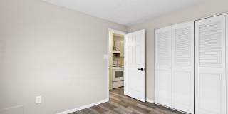 Royal Chateau Apartments Gallery 13