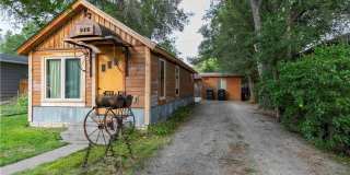 Cozy Downtown Cottage Cozy Downtown Cottage Gallery 1